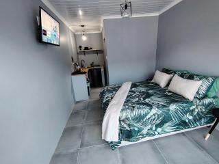 284 On Circular 3 - Gqeberha - 2