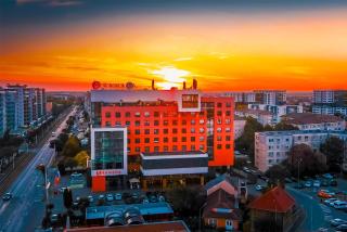 Ramada by Wyndham Oradea - Oradea - 9