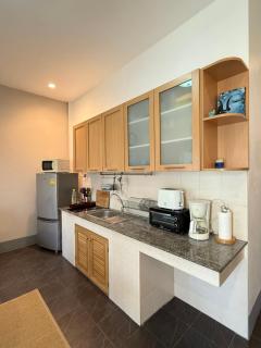 Tropical 1 Bedroom Pool House In Central Location - 4
