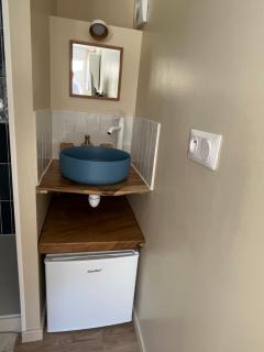 Chambre et salle de bain dans dépendance - 9