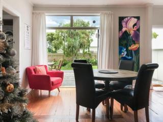 The Brooklands Bungalow - charming garden cottage - New Plymouth - 9