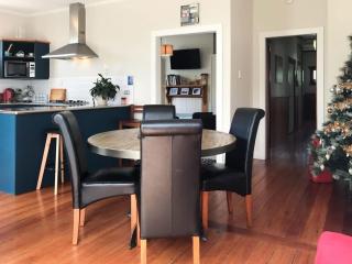 The Brooklands Bungalow - charming garden cottage - New Plymouth - 7