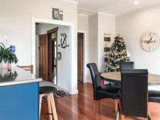 The Brooklands Bungalow - charming garden cottage - New Plymouth - 6