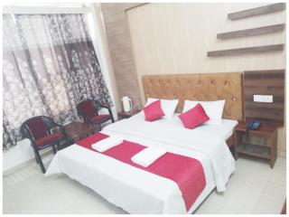 HOTEL ISHAN KATRA Near Railway Station & 8 Km From Vaishno Devi Temple - Free Wi-fi # Free Parking & Restaurant Facility - A Premium Hotel - Katra - 4