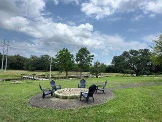 GEO Dome - Flatonia Glamping Retreat & RV Resort - Flatonia - 6