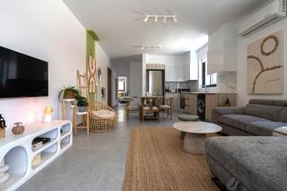 Solenne - Stylish 2-BR Apartment & Balcony in Larnaca - Larnaca - 0