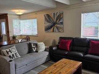 Sleeps 16 under Aurora - Fairbanks - 0