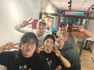 Beijing Xingshe Youth Hostel--Nearby Tiananmen square & Forbidden City & Houhai Bar street--1 minute walk to subway, Cat-keeping, Great wall&Forbidden city one day tour, Wifi and laundry room, English speaking Reception - Peking - 1