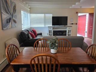 Sleeps 16 under Aurora - Fairbanks - 4