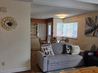 Sleeps 16 under Aurora - Fairbanks - 3