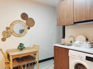 Aunt & Niece Condo Studio - 1