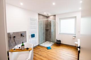 Kleeoase - Luxus Ferienwohnung - Jacuzzi - Dachterrasse - Kochinsel - Greifenstein - 7