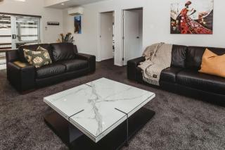 Love It On Lemon - modern townhouse near CBD - New Plymouth - 5