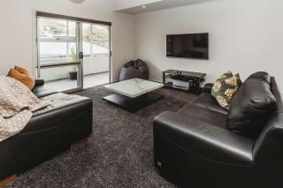 Love It On Lemon - modern townhouse near CBD - New Plymouth - 4