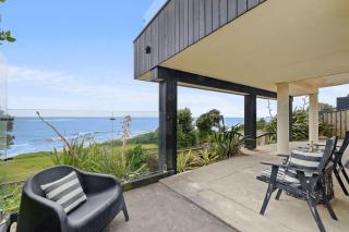 Wow On Wanaka Bay - beachfront living at its best - New Plymouth - 4