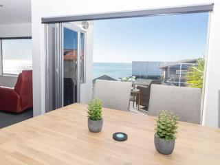 Hobson Hot Spot - enjoy stunning sea views - 1