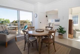 Blue Water Cottage - with beachfront coastal views - New Plymouth - 8