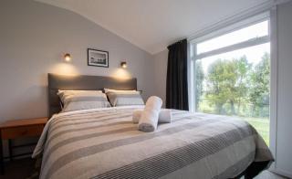 The Window Seat - pet-friendly 1BR apartment - Waitara - 1