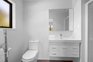 Seven By The Sea - stylish apartment near port - 2