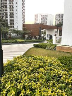 Condo By The Golf ! - Lucknow - 9