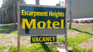 Escarpment Heights Motel - Tobermory - 8