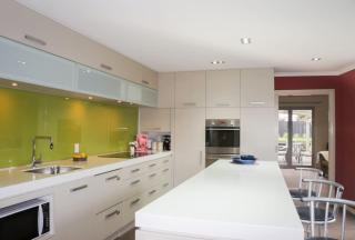 Relax on Richmond - modern beachside house retreat - New Plymouth - 8