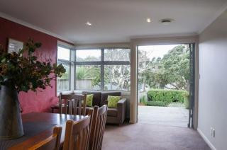 Relax on Richmond - modern beachside house retreat - New Plymouth - 5