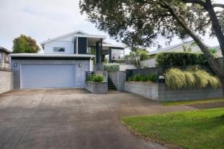 Relax on Richmond - modern beachside house retreat - New Plymouth - 9