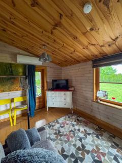 Goldingen Stone Retreat - Hot Tub and Nature - 2