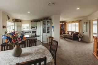 Stay At Saddle Row - 3BR home with outdoor patio - New Plymouth - 6