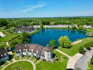 Pepperpot Lakeside Lodge on Isis & Windrush Lakes in the Cotswold Lakes - 5