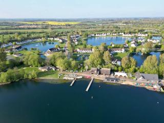 Pepperpot Lakeside Lodge on Isis & Windrush Lakes in the Cotswold Lakes - 6