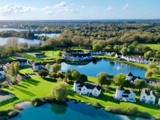 Pepperpot Lakeside Lodge on Isis & Windrush Lakes in the Cotswold Lakes - South Cerney - 8