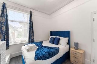 Modern 4 Bed Home in East Ham Perfect for Business & Contractors Sleeps 8 - Londra - 0
