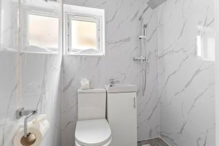 Modern 4 Bed Home in East Ham Perfect for Business & Contractors Sleeps 8 - Londra - 4
