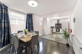 Modern 4 Bed Home in East Ham Perfect for Business & Contractors Sleeps 8 - Londra - 3