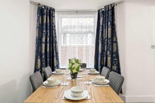 Modern 4 Bed Home in East Ham Perfect for Business & Contractors Sleeps 8 - Londra - 1