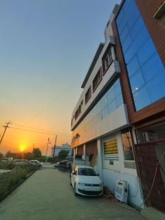 Narayan Cafe & Rooms Inn - Pūranpur - 9