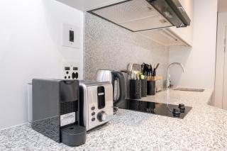 Zeeland Pier 607- 6th Floor Studio near CTICC with Onsite Parking - 7