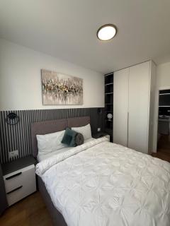 ARI Grand Black&White - 2BR with Terrace - Arad - 9