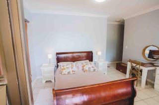 Poolside Flat Southbroom - 4