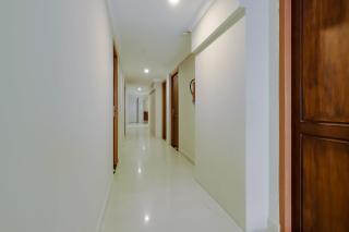 Collection O Kadavanthra Near South Railway Station - Cochin - 6