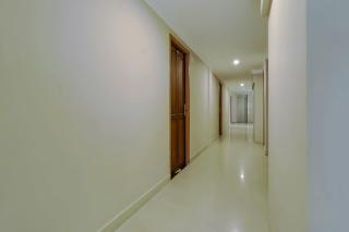 Collection O Kadavanthra Near South Railway Station - Cochin - 5