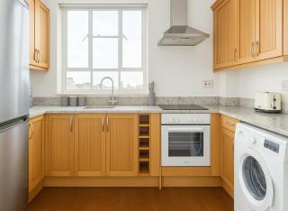 Modern 2 Bed Flat in Primrose Hill - 6