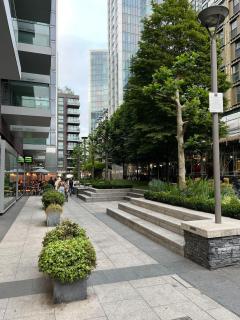 Luxury 1BR with Balcony & City Views near Aldgate - Moffat - 6