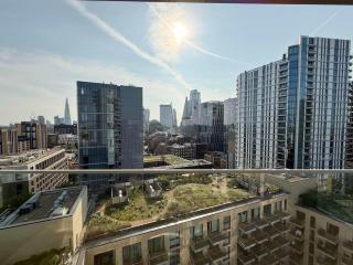Luxury 1BR with Balcony & City Views near Aldgate - Moffat - 3