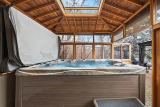 The Royal Ravine Luxury Retreat - Calgary - 0