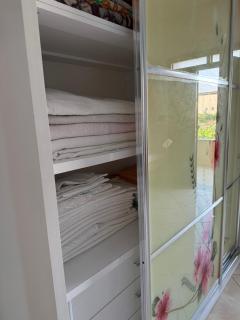 Spacious Triple Room with Balcony - Kamëz - 4