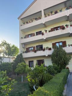 Spacious Triple Room with Balcony - Kamëz - 6