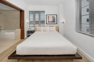 Steps from the Ocean Comfy Studio with King Bed - 5